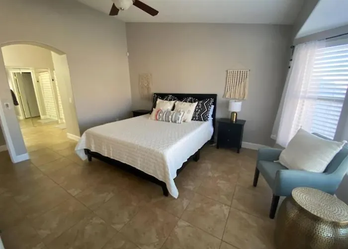 Ferienhaus Cozy Spacious House, Pool Heater, Spa, Firepit *