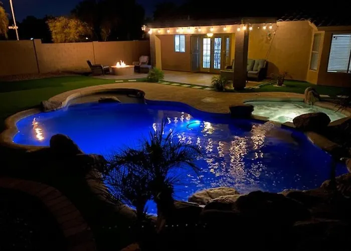 Cozy Spacious House, Pool Heater, Spa, Firepit *