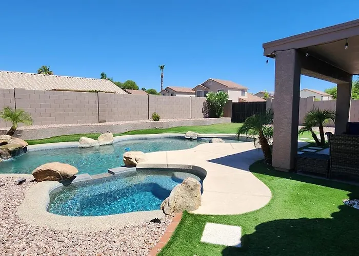 Cozy Spacious House, Pool Heater, Spa, Firepit Ferienhaus *