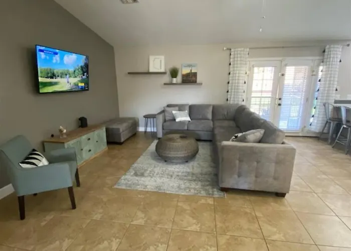 Cozy Spacious House, Pool Heater, Spa, Firepit Peoria