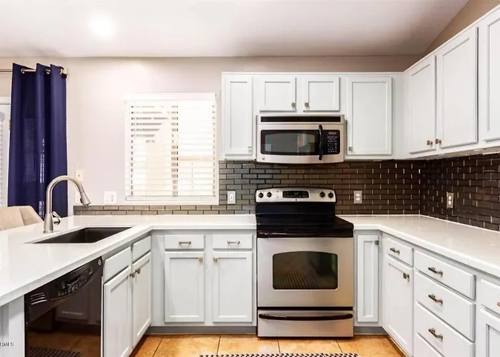 Cozy Spacious House, Pool Heater, Spa, Firepit Ferienhaus *