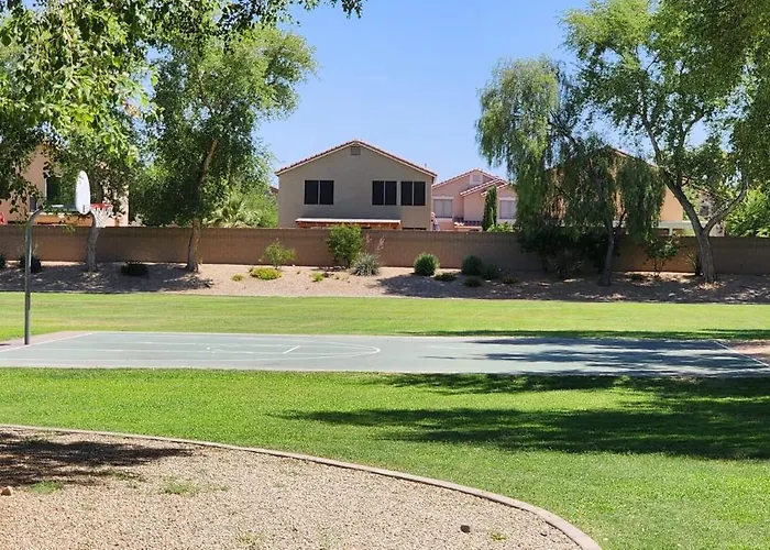 Cozy Spacious House, Pool Heater, Spa, Firepit Ferienhaus Peoria